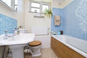 SW4 - Crescent Court- click for photo gallery